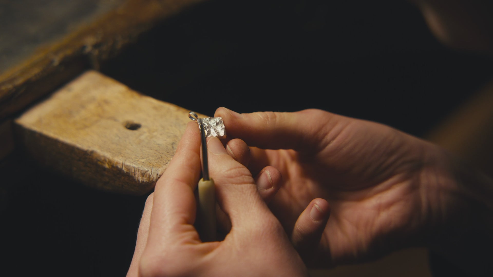 Bergschmuck Anhänger von Solid Ground in Tiroler Goldschmiede Werkstatt handgefertigt